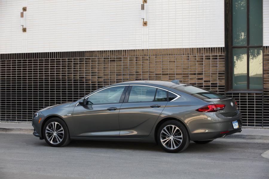  Buick Regal Sportback 2017 года  (NA) (фото 37 из 42)